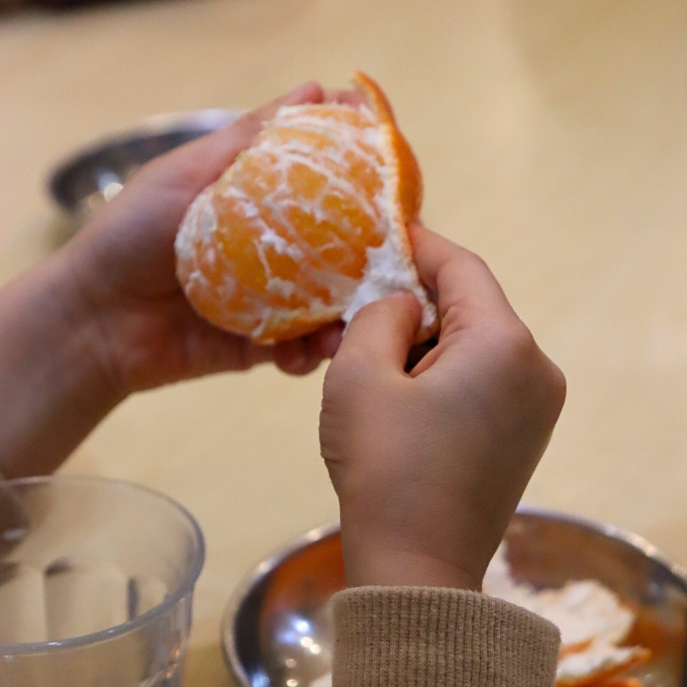 A Great Learner peeling an clementine